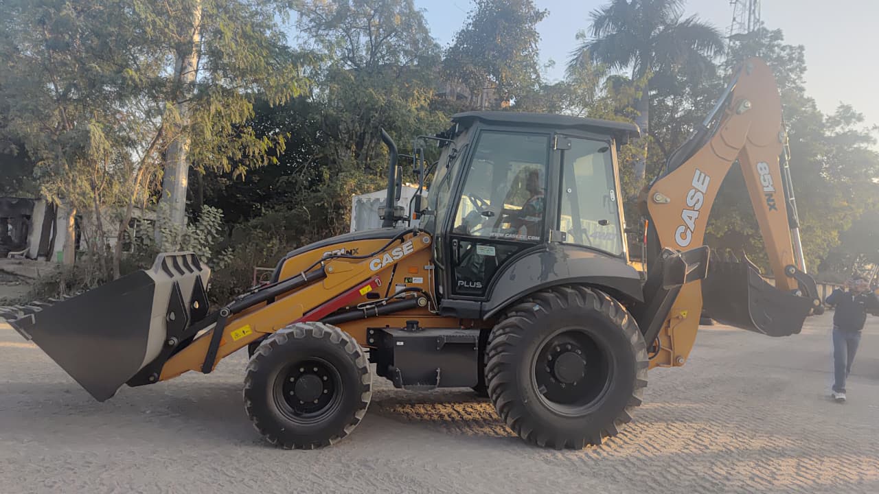 Case 851NX